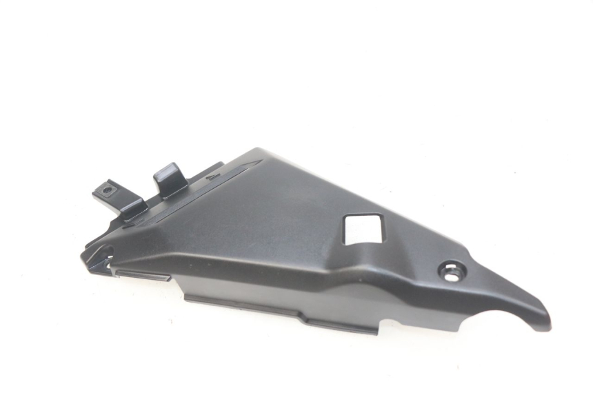 photo de CACHE SOUS SELLE DROIT KAWASAKI Z 650 (2016 - 2019) - Gros plan technique