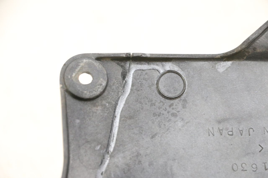 photo de CACHE SOUS SELLE DROIT KAWASAKI ZR 7 750 (1999 - 2004) - Détails caractéristiques