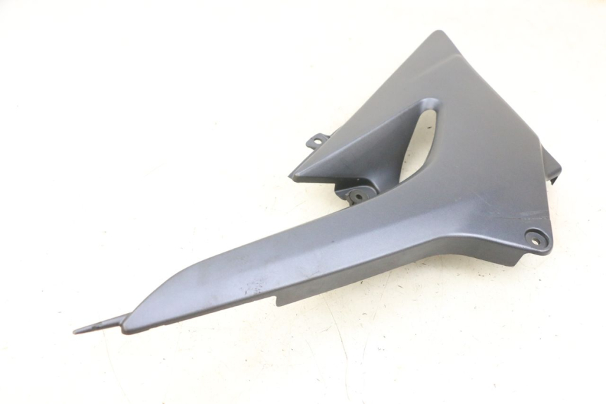 photo de CACHE SOUS SELLE DROIT KAWASAKI ZR 7 750 (1999 - 2004) - Zoom état d’usage