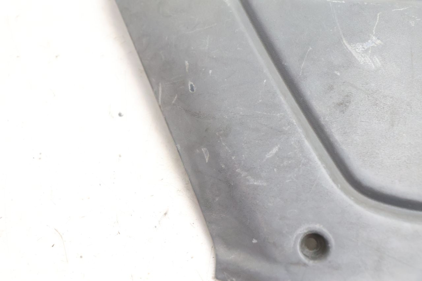 photo de CACHE SOUS SELLE PIAGGIO FLY 2T 50 (2004 - 2017) - Détail de la pièce
