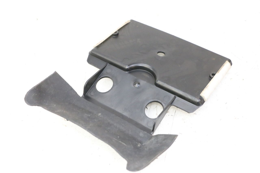 photo de CACHE SOUS SELLE YAMAHA FZ6 FAZER S2 600 (2007 - 2011) - Détail de la pièce