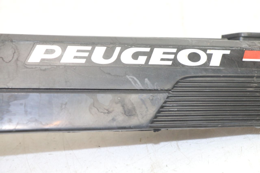 photo de CACHE SOUS SELLE GAUCHE PEUGEOT 103 SPX CLIP 50 (1989 - 1992) - Autre angle de vue