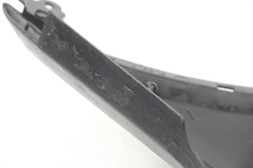 photo de CACHE SOUS SELLE GAUCHE YAMAHA AEROX NAKED 2T 50 (2013 - 2017) - Autre angle de vue