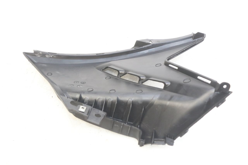 photo de CACHE SOUS SELLE GAUCHE KYMCO AGILITY 16+ 4T 50 (2018 - 2023) - Zoom état d’usage