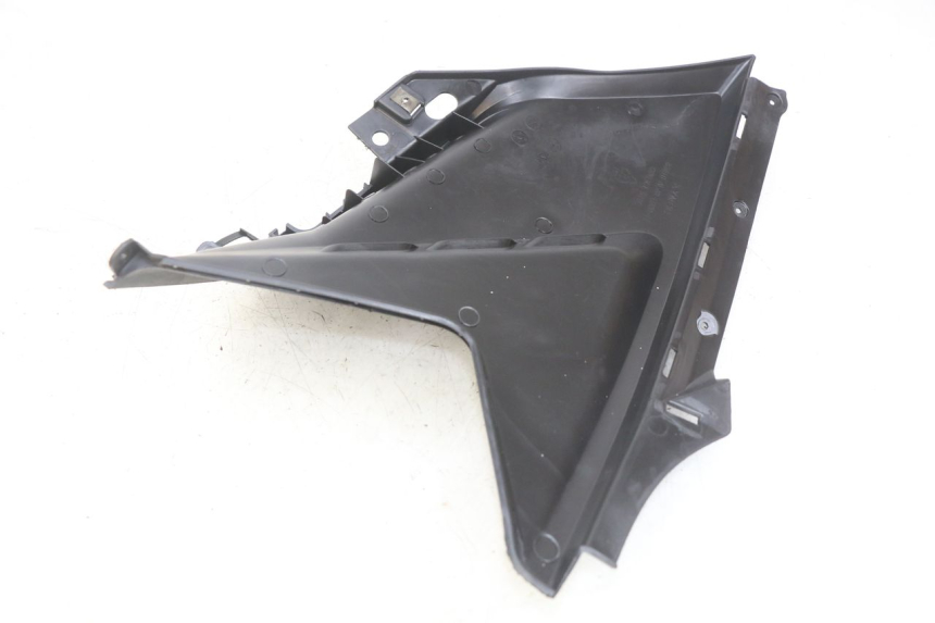 photo de CACHE SOUS SELLE GAUCHE KYMCO AGILITY 16+ 4T 50 (2018 - 2023) - Zoom état d’usage