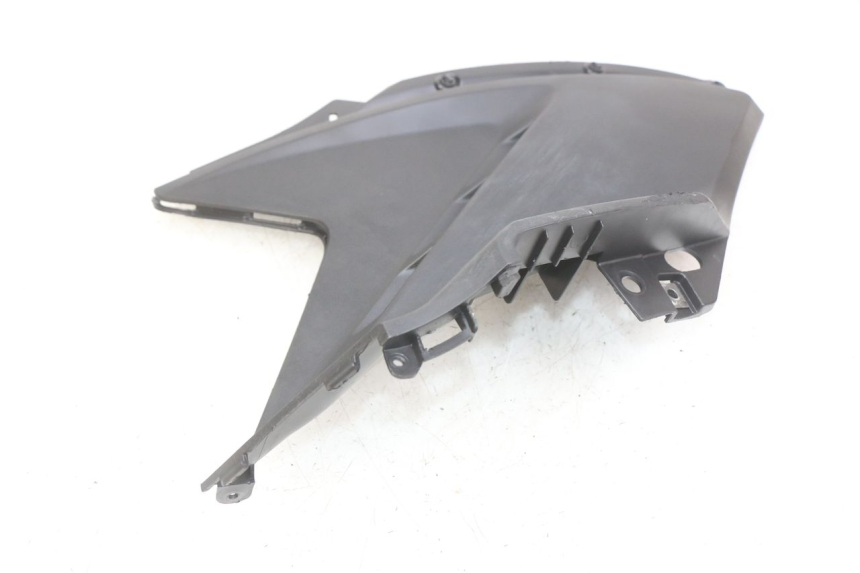 photo de CACHE SOUS SELLE GAUCHE KYMCO AGILITY 16+ 4T 50 (2018 - 2023) - Autre angle de vue