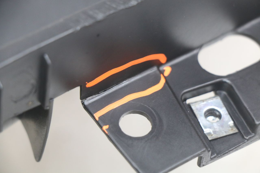 photo de CACHE SOUS SELLE GAUCHE KYMCO AGILITY 16+ 4T 50 (2018 - 2023) - Détail de la pièce