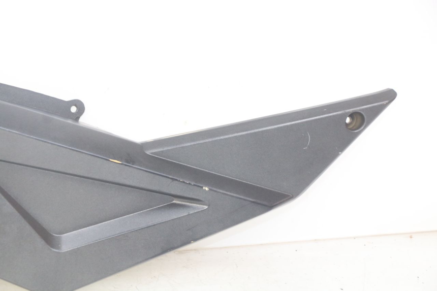 photo de CACHE SOUS SELLE GAUCHE NECO ALEXONE 125 (2017 - 2024) - Zoom composants