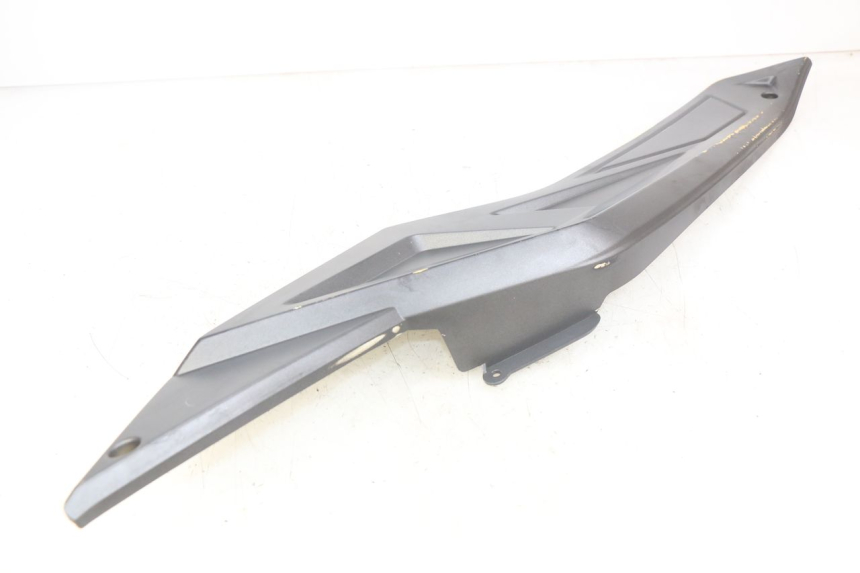 photo de CACHE SOUS SELLE GAUCHE NECO ALEXONE 125 (2017 - 2024) - Autre angle de vue