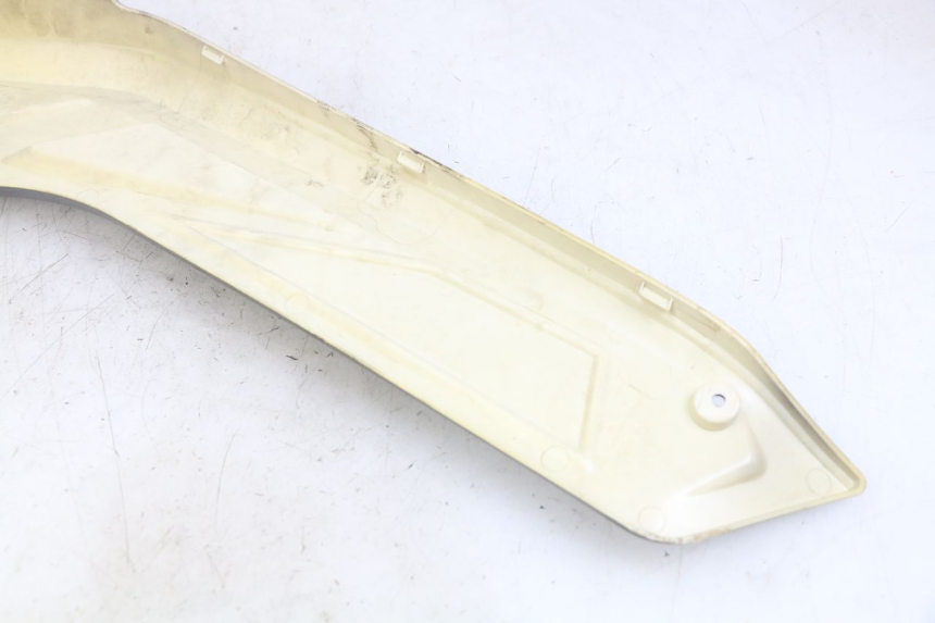 photo de CACHE SOUS SELLE GAUCHE NECO ALEXONE 125 (2017 - 2024) - Points de fixation