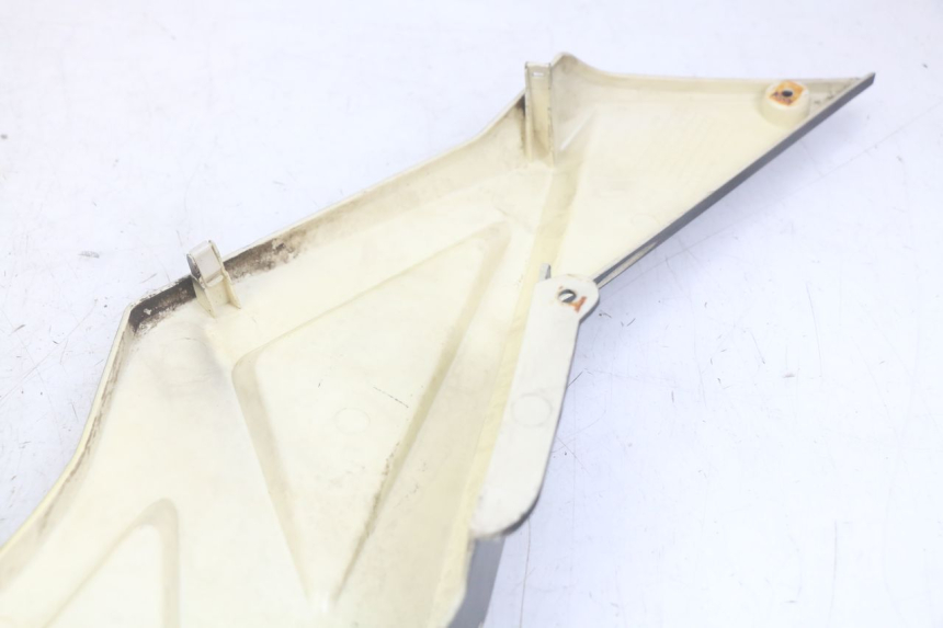 photo de CACHE SOUS SELLE GAUCHE NECO ALEXONE 125 (2017 - 2024) - État de surface