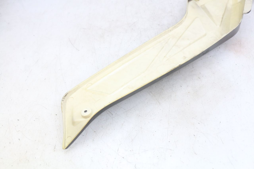 photo de CACHE SOUS SELLE GAUCHE NECO ALEXONE 125 (2017 - 2024) - Marquages et références