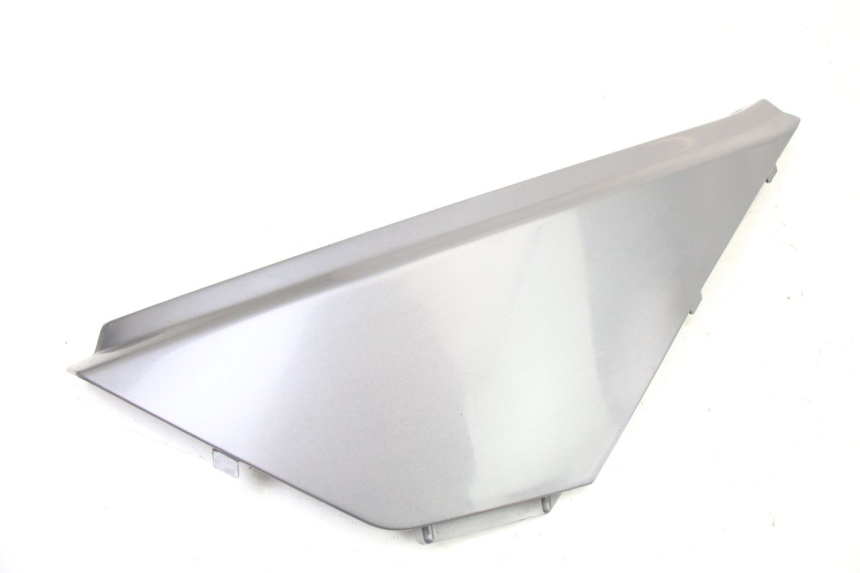 photo de CACHE SOUS SELLE GAUCHE APRILIA ATLANTIC 125 (2003 - 2009) - Vue principale