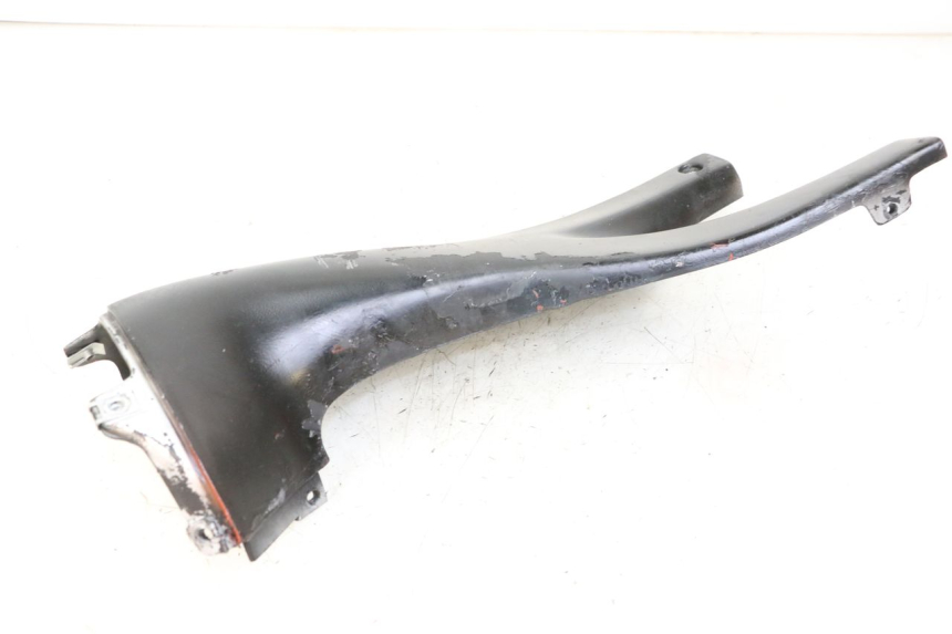 photo de CACHE SOUS SELLE GAUCHE APRILIA RS 50 (1999 - 2005) - Détail de la pièce