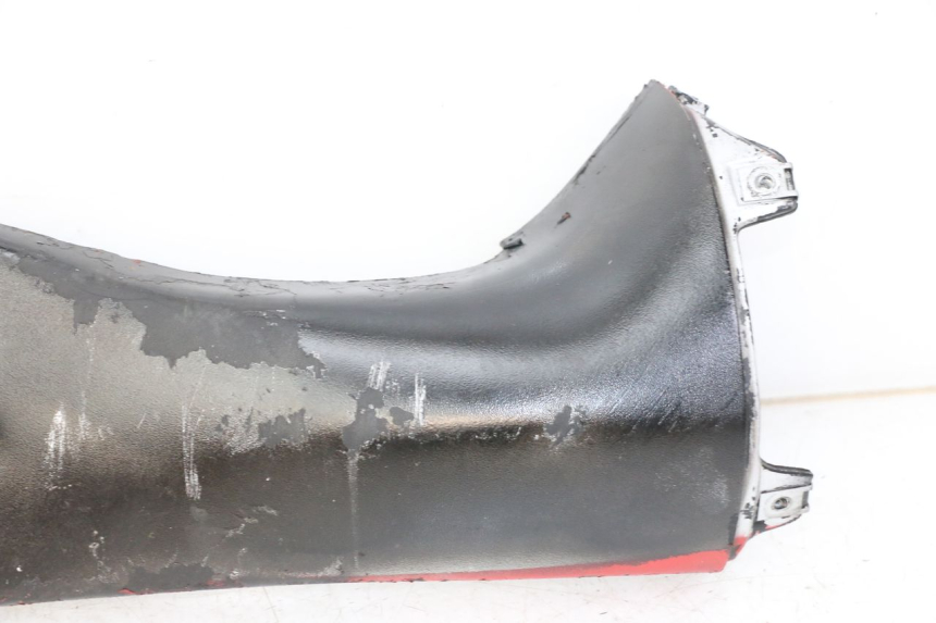 photo de CACHE SOUS SELLE GAUCHE APRILIA RS 50 (1999 - 2005) - Points de fixation