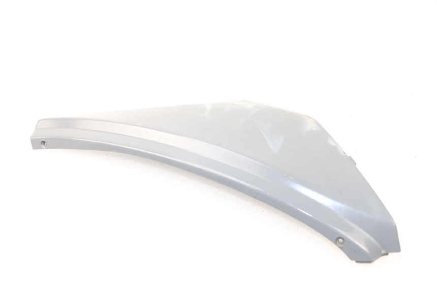 photo de CACHE SOUS SELLE GAUCHE APRILIA ATLANTIC 125 (2003 - 2009) - Détail de la pièce