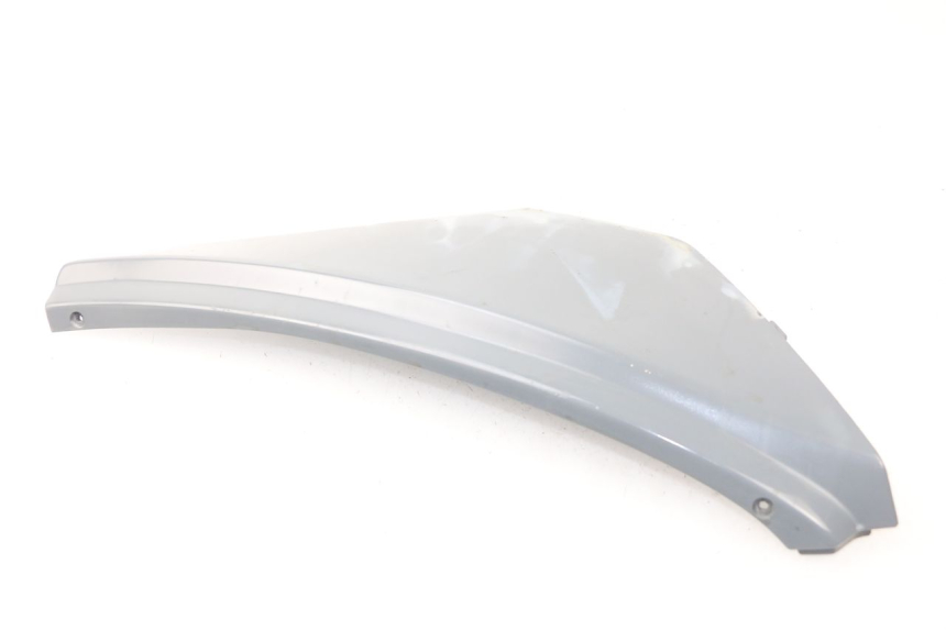 photo de CACHE SOUS SELLE GAUCHE APRILIA ATLANTIC 125 (2003 - 2009) - Autre angle de vue