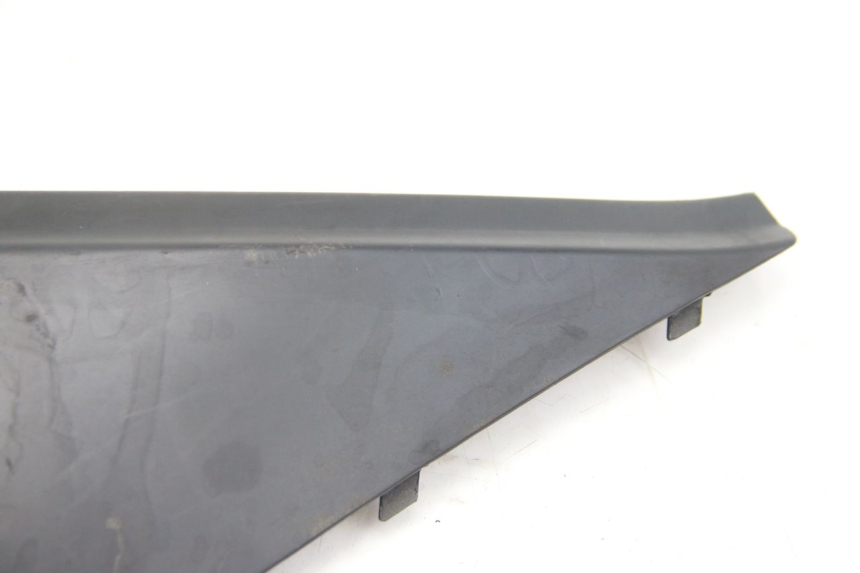 photo de CACHE SOUS SELLE GAUCHE APRILIA ATLANTIC 500 (2002 - 2003) - Zoom état d’usage