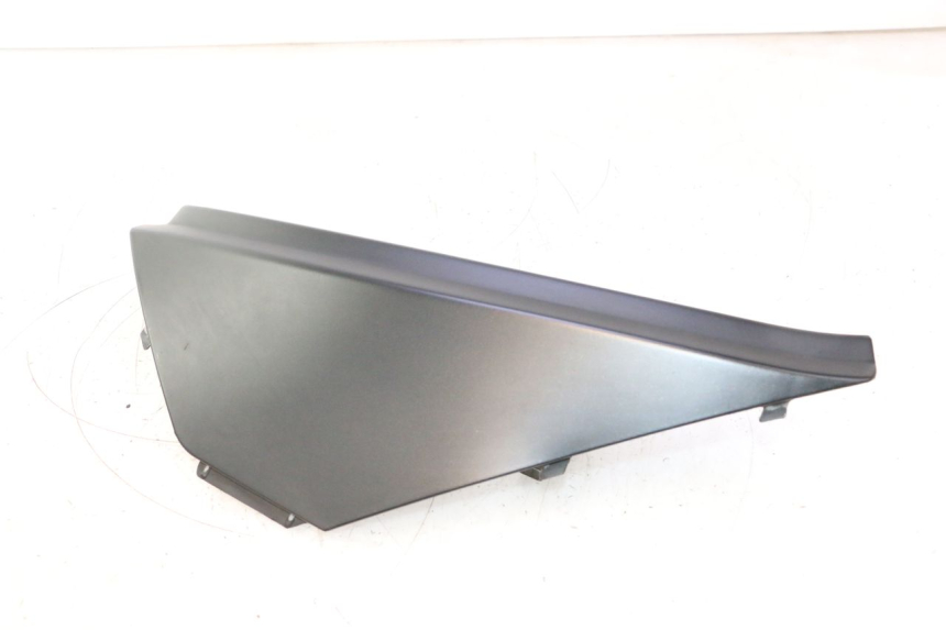 photo de CACHE SOUS SELLE GAUCHE APRILIA ATLANTIC S 125 (2010 - 2013) - Vue principale