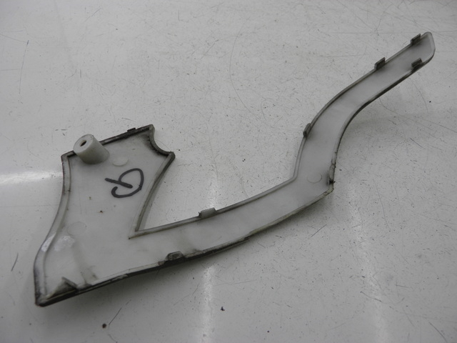 photo de CACHE SOUS SELLE GAUCHE BENZHOU YY50QT31 VINTAGE 50 (2009 - 2012) - Détail de la pièce