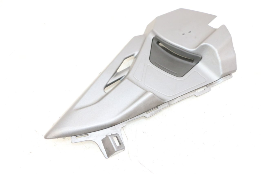 photo de CACHE SOUS SELLE GAUCHE SUZUKI BURGMAN 650 (2013 - 2020) - Vue principale