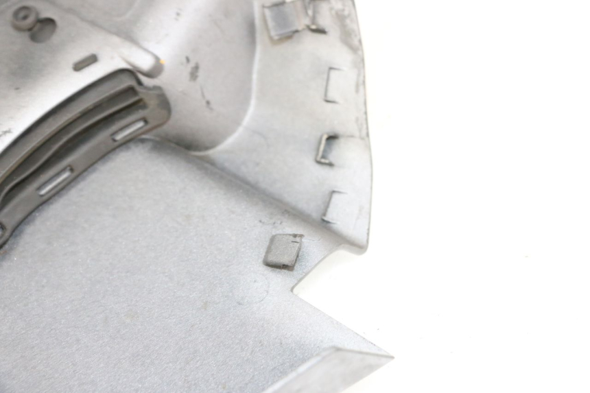 photo de CACHE SOUS SELLE GAUCHE SUZUKI BURGMAN 650 (2013 - 2020) - Détail de la pièce