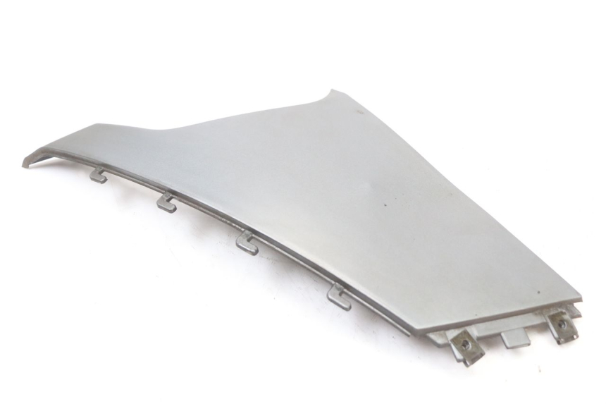 photo de CACHE SOUS SELLE GAUCHE BMW C1 125 (2000 - 2003) - Zoom état d’usage