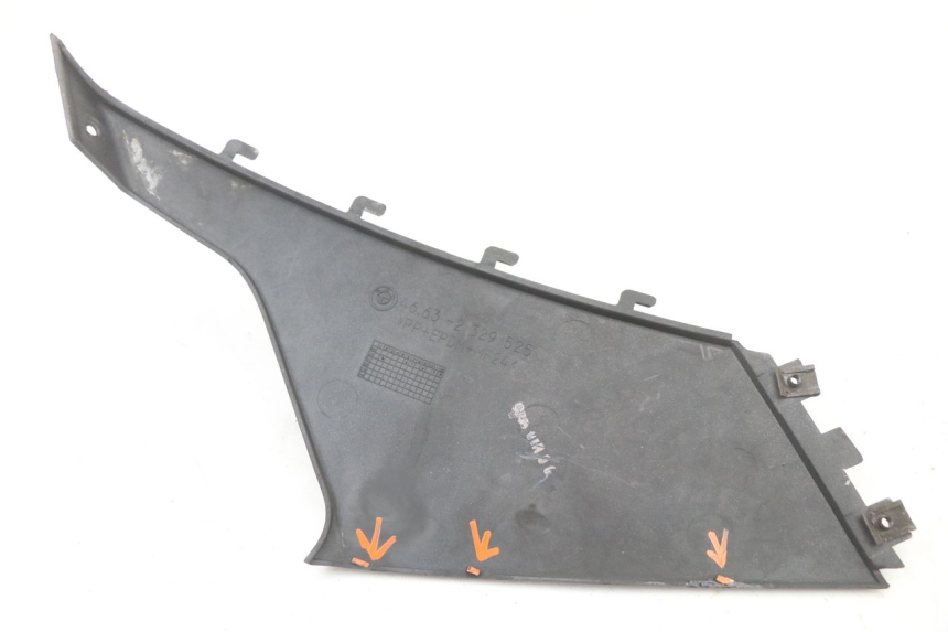 photo de CACHE SOUS SELLE GAUCHE BMW C1 125 (2000 - 2003) - Autre angle de vue