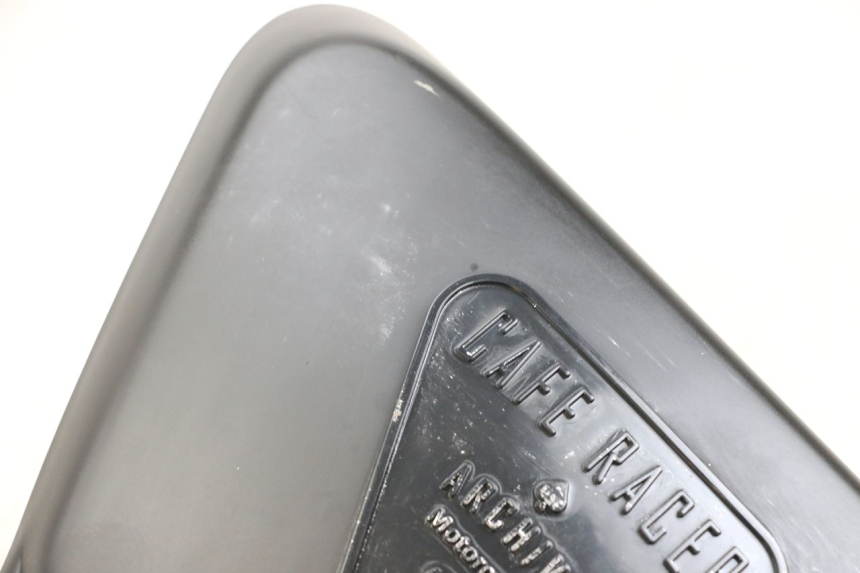 photo de CACHE SOUS SELLE GAUCHE ARCHIVE CAFE RACER 4T 50 (2019 - 2024) - Gros plan technique