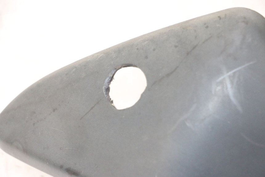 photo de CACHE SOUS SELLE GAUCHE HONDA CBF 500 (2004 - 2007) - Points de fixation