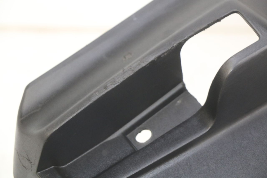 photo de CACHE SOUS SELLE GAUCHE PEUGEOT CITYSTAR AIR 125 (2014 - 2017) - Gros plan technique