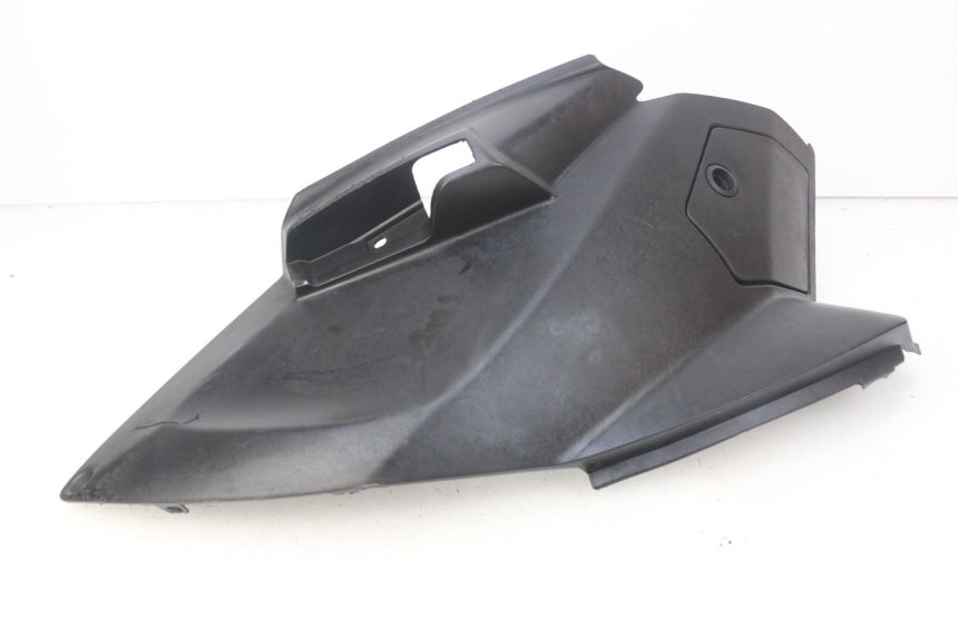 photo de CACHE SOUS SELLE GAUCHE PEUGEOT CITYSTAR 50 (2013 - 2017) - Gros plan technique