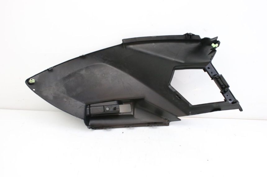 photo de CACHE SOUS SELLE GAUCHE PEUGEOT CITYSTAR 50 (2013 - 2017) - Points de fixation