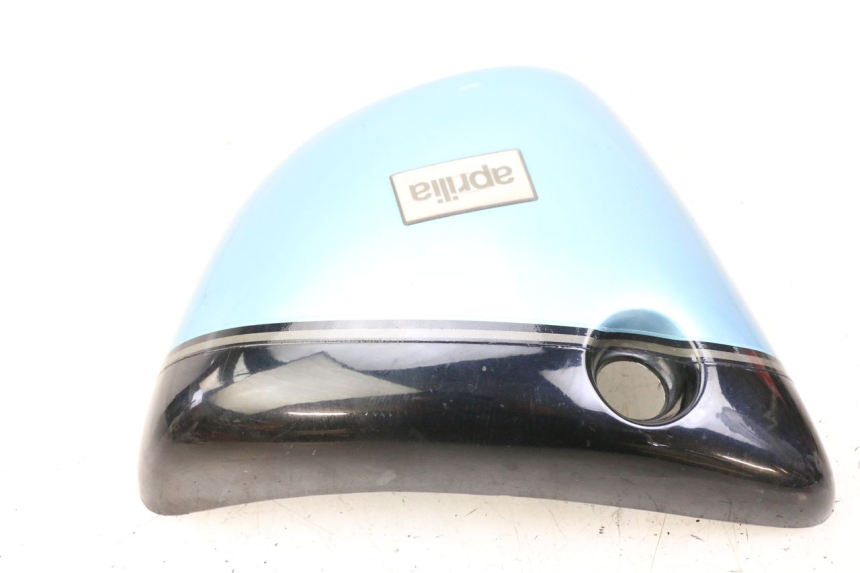 photo de CACHE SOUS SELLE GAUCHE APRILIA CLASSIC 125 (1995 - 2001) - Autre angle de vue