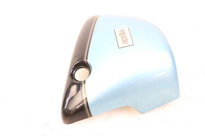 photo de CACHE SOUS SELLE GAUCHE APRILIA CLASSIC 125 (1995 - 2001) - Gros plan technique