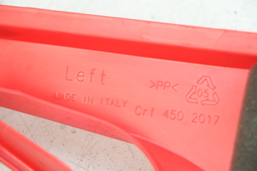 photo de CACHE SOUS SELLE GAUCHE HONDA CRF CR-F RX 450 (2017 - 2021) - Détail de la pièce