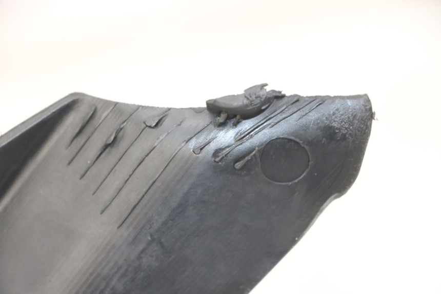 photo de CACHE SOUS SELLE GAUCHE DERBI SENDA SM DRD X-TREME 50 (2011 - 2017) - Vue d’ensemble