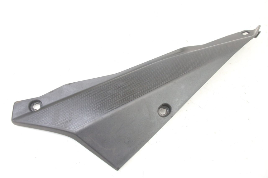 photo de CACHE SOUS SELLE GAUCHE DERBI SENDA SM DRD X-TREME 50 (2011 - 2017) - Vue principale