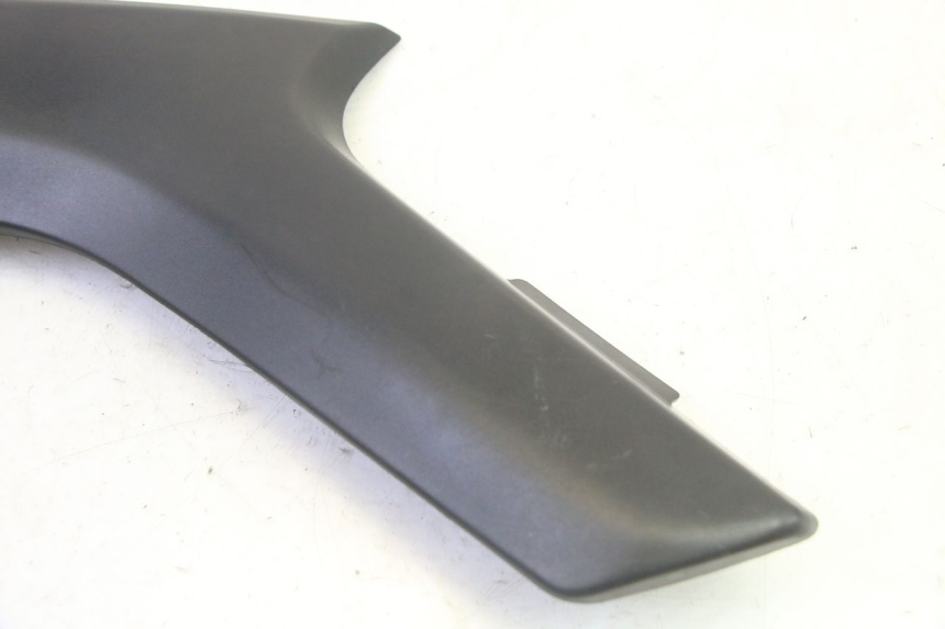 photo de CACHE SOUS SELLE GAUCHE SUZUKI DL V STROM 1000 (2002 - 2007) - Zoom état d’usage