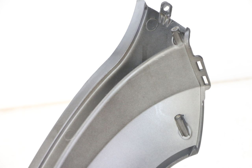 photo de CACHE SOUS SELLE GAUCHE SYM FIDDLE 3 III 50 (2014 - 2020) - Détail de la pièce