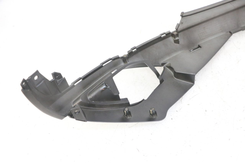 photo de CACHE SOUS SELLE GAUCHE SYM FIDDLE 3 III 50 (2014 - 2020) - Gros plan technique