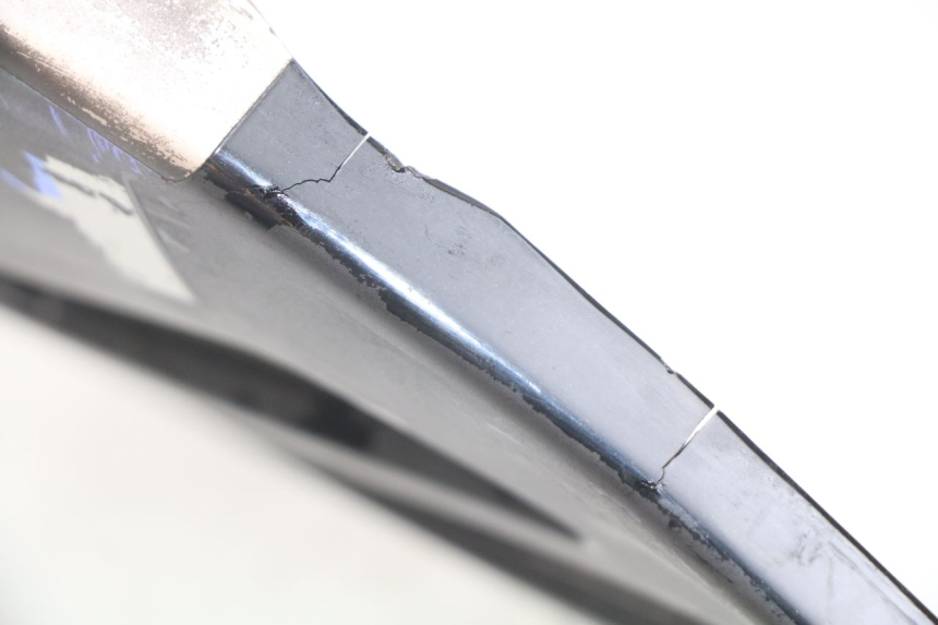 photo de CACHE SOUS SELLE GAUCHE YAMAHA FJ 3CX 1200 (1986 - 1996) - Détail de la pièce