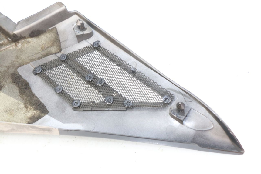 photo de CACHE SOUS SELLE GAUCHE YAMAHA FJ 3CX 1200 (1986 - 1996) - Zoom état d’usage