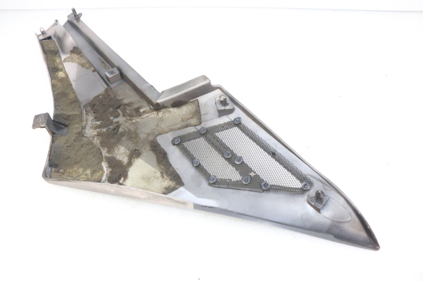 photo de CACHE SOUS SELLE GAUCHE YAMAHA FJ 3CX 1200 (1986 - 1996) - Autre angle de vue