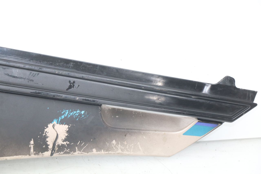photo de CACHE SOUS SELLE GAUCHE YAMAHA FJ 3CX 1200 (1986 - 1996) - Pièce contrôlée