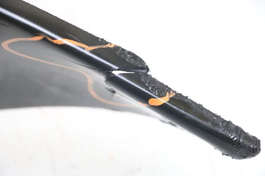 photo de CACHE SOUS SELLE GAUCHE YAMAHA FJ 3CX 1200 (1986 - 1996) - Vue rapprochée