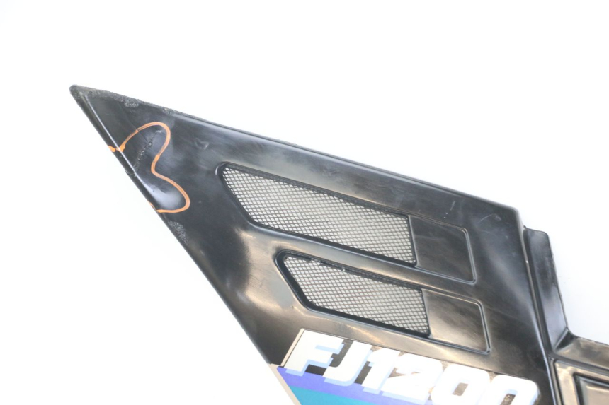 photo de CACHE SOUS SELLE GAUCHE YAMAHA FJ 3CX 1200 (1986 - 1996) - Angle alternatif