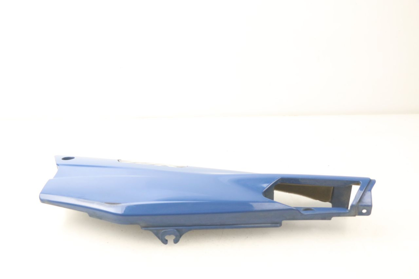 photo de CACHE SOUS SELLE GAUCHE YAMAHA FJR ABS 1300 (2006 - 2012) - Gros plan technique