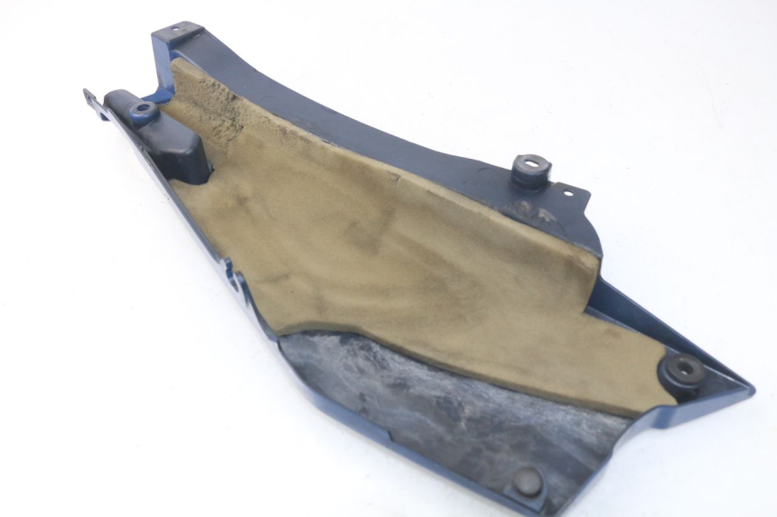 photo de CACHE SOUS SELLE GAUCHE YAMAHA FJR ABS 1300 (2006 - 2012) - Détail de la pièce
