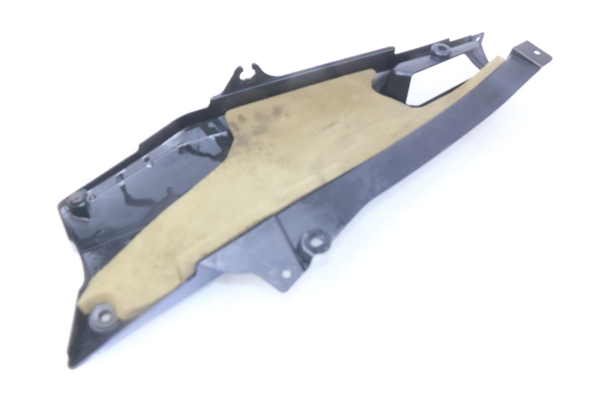 photo de CACHE SOUS SELLE GAUCHE YAMAHA FJR ABS 1300 (2016 - 2020) - Points de fixation